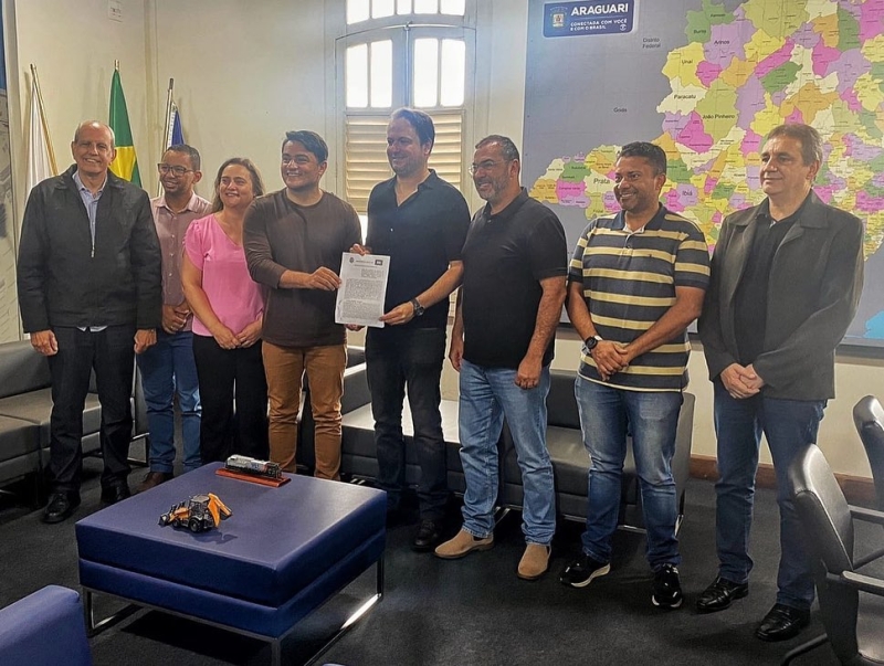 Conselho Municipal de Fomento formaliza as assinaturas dos contratos de concessão de direitos para a doação de terrenos em Araguari