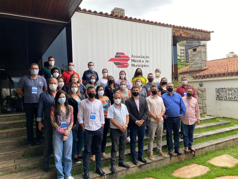 O prefeito Renato Carvalho ministrou nesta quinta-feira (3), a convite da Associação Mineira de Municípios – AMM, em Belo Horizonte, um curso sobre Inovações e Mudanças com a Lei de Licitações e Contratos. O curso teve como objetivo, trabalhar as mudanças da Nova Lei de Licitações, esclarecendo a intenção e motivação do legislador com os novos dispositivos.