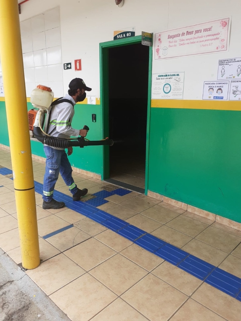 A pedido do Renato Carvalho e da vice-prefeita Maria Cecília, a secretaria de Educação efetuou a sanitização de todas as unidades escolares do município.