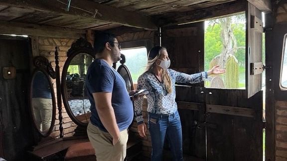 Uma comitiva formada por representantes da Secretaria de Desenvolvimento Econômico e Turismo, da Agricultura, Sec. de Gabinete e da FAEC juntamente com equipe de bombeiros visitou, nesta segunda-feira (14), a Instância do Guardião, que fica há cerca de 25 km de Araguari. O local faz parte de um projeto inédito do município em valorizar a natureza e tudo que ela pode oferecer de melhor às pessoas.