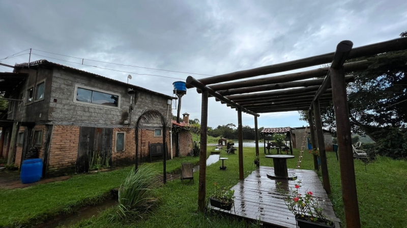 Uma comitiva formada por representantes da Secretaria de Desenvolvimento Econômico e Turismo, da Agricultura, Sec. de Gabinete e da FAEC juntamente com equipe de bombeiros visitou, nesta segunda-feira (14), a Instância do Guardião, que fica há cerca de 25 km de Araguari. O local faz parte de um projeto inédito do município em valorizar a natureza e tudo que ela pode oferecer de melhor às pessoas.
