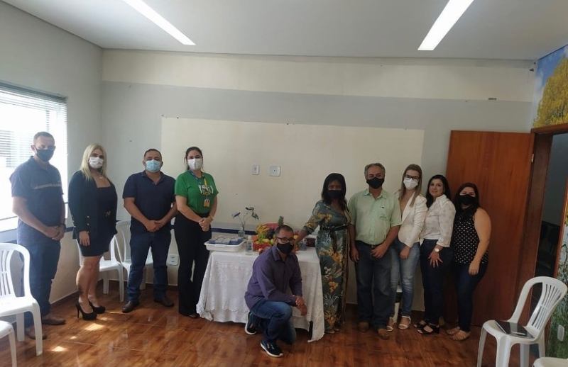 O Mesa Brasil é uma rede nacional de Banco de Alimentos que atua contra a fome e o desperdício