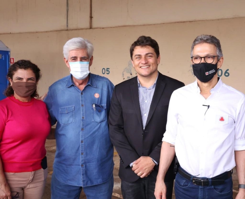 O prefeito Renato e a vice-prefeita Maria Cecília acompanhados do anfitrião de Uberlândia, prefeito Odelmo Leão e do governador de Minas Romeu Zema, que anunciou 300 milhões de reais para rodovias da região.
