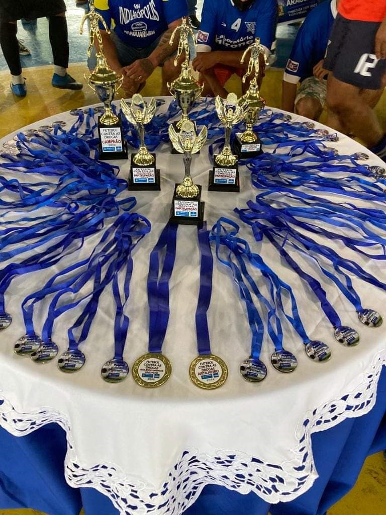 A prefeitura de Araguari através da secretaria de Políticas Sobre Drogas, realizou na manhã desta segunda-feira (21), o Futebol Contra as Drogas no Ginásio Zebrinha, contemplando o "Dia Nacional de Combate às Drogas e ao Alcoolismo".