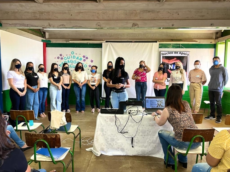 Seguindo orientações do Prefeito, Renato Carvalho e da Vice-Prefeita, Maria Cecília, a Secretaria de Educação, vem orientando e formando os profissionais para desempenharem sua função com maestria nas Unidades Escolares.