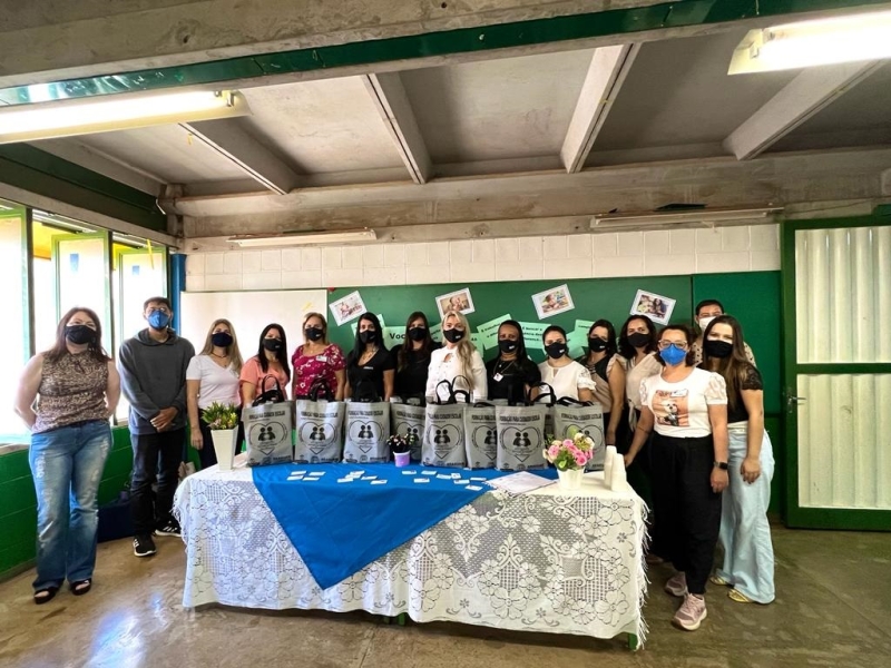 Seguindo orientações do Prefeito, Renato Carvalho e da Vice-Prefeita, Maria Cecília, a Secretaria de Educação, vem orientando e formando os profissionais para desempenharem sua função com maestria nas Unidades Escolares.