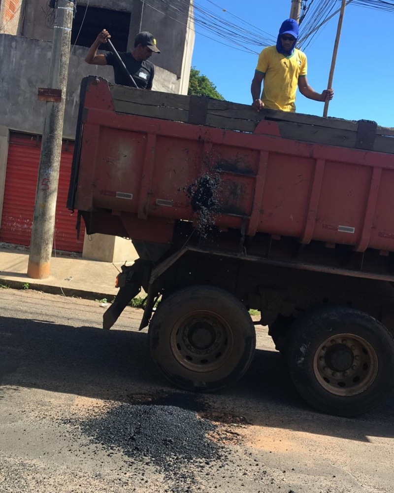 A prefeitura de Araguari, através da secretaria de Obras, segue com serviços agendados nas estradas rurais em regiões diferentes do município.