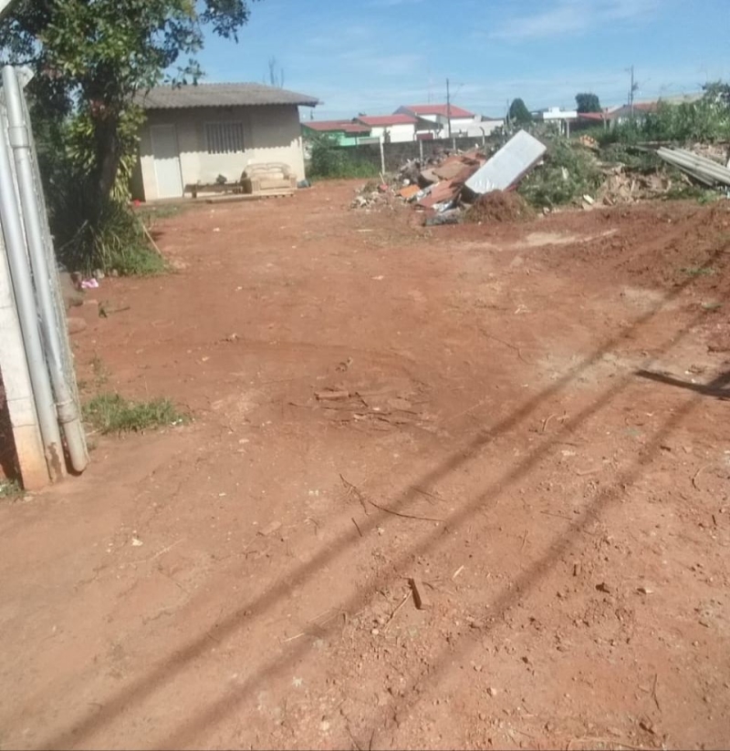 A prefeitura de Araguari através da secretaria de Serviços Urbanos, realizou um serviço de correção do solo da Unidade de Recebimento de Pequenos Volumes – URPV, no bairro Millenium. A ação visa evitar que a área possa concentrar água das chuvas.