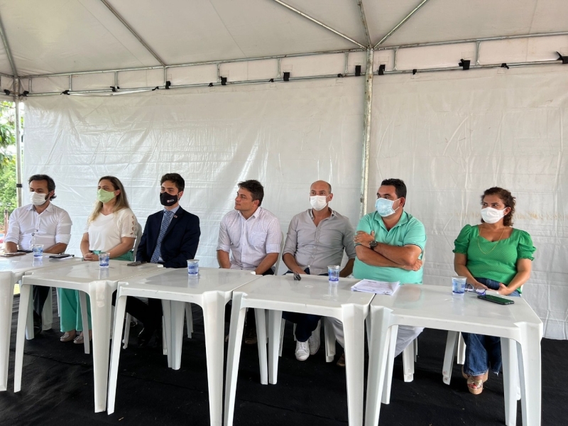 Em mais uma ação pioneira, a prefeitura de Araguari lançou na tarde desta quarta-feira (26), no distrito de Piracaíba, o Programa Programa de Regularização Fundiária – REURB (Araguari e Minas) que tem como público alvo, as prefeituras e os próprios cidadãos.