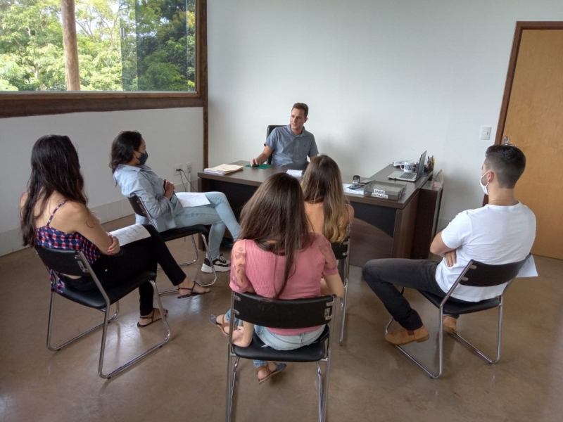 Sempre com ações de capacitação para seus colaboradores, a prefeitura de Araguari realizou um curso de Planejamento Ambiental com os estagiários da secretaria de Meio Ambiente.