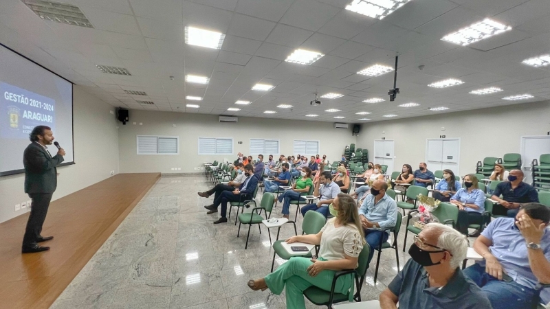 A prefeitura de Araguari por meio da secretaria de Planejamento, Orçamento e Habitação realizou na tarde de quarta-feira (26), na sala de reuniões do Sicoop/Aracoop a assinatura de convênio do Normativo de Liberdade Econômica de Araguari.