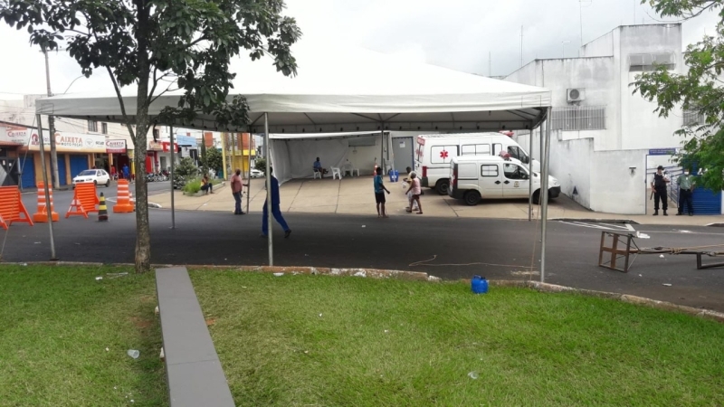 Diante da dificuldade na evolução dos pacientes que aguardavam possível transferência ao HCamp ou outro hospital, a Prefeitura de Araguari aumentou o investimento nas Unidades de Saúde públicas do município.
