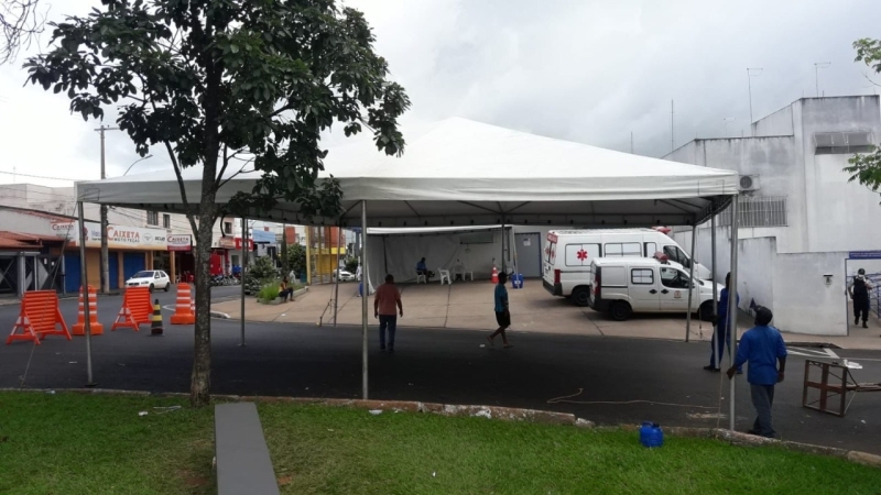 Diante da dificuldade na evolução dos pacientes que aguardavam possível transferência ao HCamp ou outro hospital, a Prefeitura de Araguari aumentou o investimento nas Unidades de Saúde públicas do município.