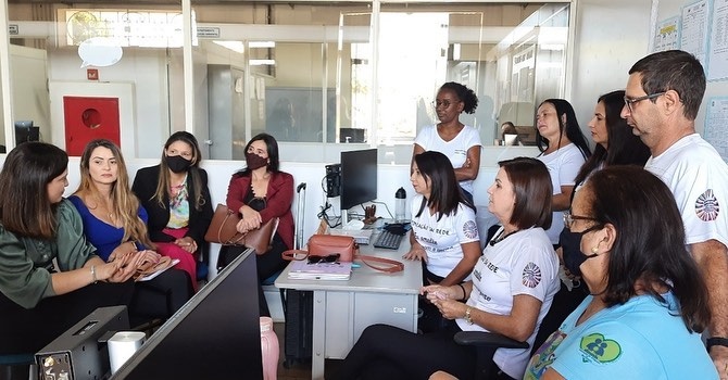 Na manhã desta quarta-feira (01), a secretaria de Educação recebeu a visita da secretária de Educação, Cultura e Turismo Franciene Raquel Pereira Paiva de Coromandel MG e sua equipe: supervisora Pedagógica do Ensino Fundamental Alessandra Luzia de Castro Machado Bastos e a coordenadora de Educação Infantil Ana Maria da Silva.