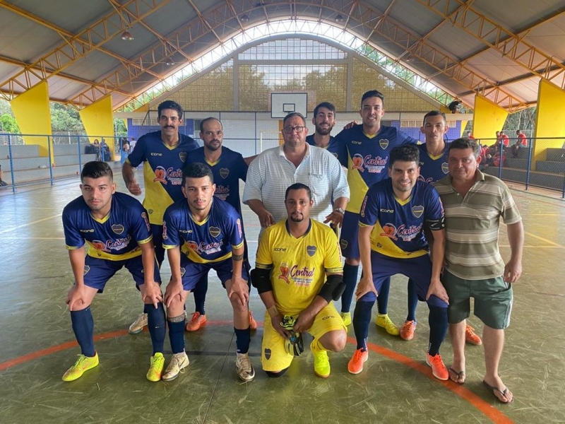 A Liga Araguarina de Futsal, com apoio da prefeitura de Araguari, através da secretaria de Esportes e da Juventude e do vereador Willian Postigo informa que em acordo com os finalistas da Copa de Futsal do Alto São João, o jogo final foi programado para o domingo, dia 15 de maio. Segundo o presidente da Liga, Gilmar Cabral de Almeida, o adiamento se faz necessário, pelo fato que neste domingo, dia 8 é comemorado o Dia das Mães. “Já vínhamos com essa prévia decisão antes mesmo da fase semifinal. Mas, para ficar uma coisa bem democrática, conversamos com os dois finalistas e optamos por uma nova data”, explicou. Gerreiros x Zói Eventos são os finalistas da competição. A grande final está marcada para dia 15, a partir das 15h30.