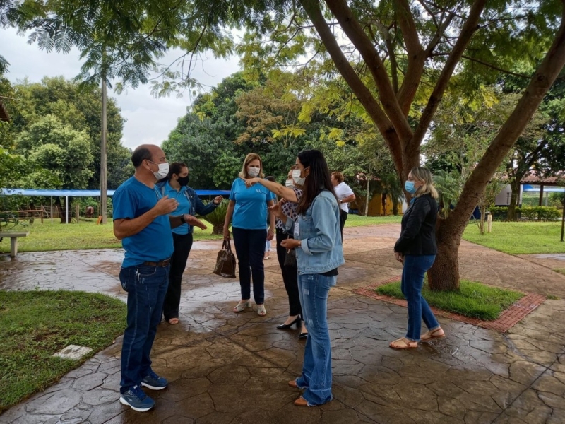 Por determinação do prefeito Renato Carvalho e da vice Maria Cecília, na manhã desta quarta-feira (04), o secretário de Educação Gilmar Chaves e a equipe do Departamento NAI (Núcleo de Apoio a Inclusão,) realizou uma visita in loco ao "Campus Municipal de Atendimento à Pessoa com Deficiência " e ao "Centro de Referência especializado em Transtorno do Espectro Autista (TEA)" na cidade de Uberlândia, com o intuito de aprimorar e ampliar o conhecimento acerca desse assunto.