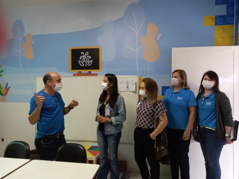 Por determinação do prefeito Renato Carvalho e da vice Maria Cecília, na manhã desta quarta-feira (04), o secretário de Educação Gilmar Chaves e a equipe do Departamento NAI (Núcleo de Apoio a Inclusão,) realizou uma visita in loco ao "Campus Municipal de Atendimento à Pessoa com Deficiência " e ao "Centro de Referência especializado em Transtorno do Espectro Autista (TEA)" na cidade de Uberlândia, com o intuito de aprimorar e ampliar o conhecimento acerca desse assunto.