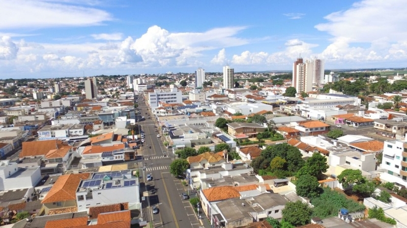 A prefeitura de Araguari, por meio da secretaria de Saúde, informa os locais e horários de provas do Processo Seletivo para a área da Saúde, que ocorrerá no dia 15 de maio (domingo). Todos os candidatos deverão levar Identidade original com foto, caneta azul ou preta, máscara e garrafa de água para consumo. No link abaixo o candidato pode consulta em ordem alfabético o local e a sala que realizará a prova: https://cdn.abracamconcursos.org/.../c0d21bfef54aa3711fa1... TURNO DA MANHÃ Abertura dos portões: 08h30 Fechamento dos portões: 09h Final da prova: 11h30 E.E. Prof. Antônio Marques (ESTADUAL) - Av. Minas Gerais, Centro. Agente de Combate às Endemias Auxiliar de Saúde Bucal E.E. Madre Maria Blandina (POLIVALENTE) - Av. Nicolau Dorazio Enfermeiro ESF Faturista Técnico em Enfermagem Médico Clínico Geral Médico Auditor Motorista TURNO DA TARDE Abertura dos portões: 13h30 Fechamento dos portões: 14h Final da prova: 16h30 E.E. Prof. Antônio Marques (ESTADUAL) - Av. Minas Gerais, Centro Agente Comunitário de Saúde (todas as UBSFs) Médico Veterinário Fonoaudiólogo Farmacêutico Odontopediatra E.E. Madre Maria Blandina (POLIVALENTE) - Av. Nicolau Dorazio Educador Físico Fisioterapeuta Enfermeiro Assistente Social Psicólogo Cirurgião Dentista Técnico em Informática Todos os Profissionais da Área Médica, exceto Médico Veterinário Dentista Bucomaxilo Dor Orofacial