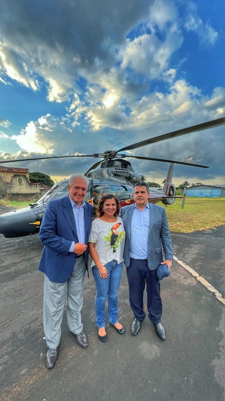 A vice-prefeita, Maria Cecília, recebeu no final da tarde desta quarta-feira (11), o vice-governador de Minas Gerais, Paulo Brant juntamente com sua comitiva. O vice-governador está na cidade para um encontro com líderes políticos da região, representantes de entidades de classes e empresários.