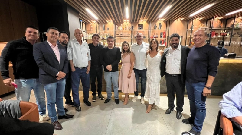 Nesta quarta-feira (11), o prefeito de Araguari, Renato Carvalho, juntamente com o presidente da AMVAP e prefeito de Tupaciguara, Francisco Neto, recebeu o vice-governador de Minas Gerais, Paulo Brant em um encontro com diversas autoridades de toda região.