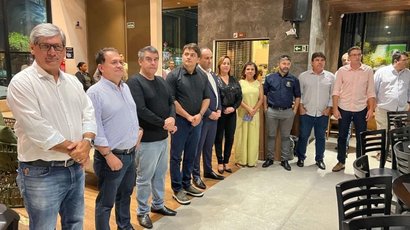 Nesta quarta-feira (11), o prefeito de Araguari, Renato Carvalho, juntamente com o presidente da AMVAP e prefeito de Tupaciguara, Francisco Neto, recebeu o vice-governador de Minas Gerais, Paulo Brant em um encontro com diversas autoridades de toda região.