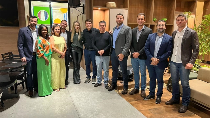 Nesta quarta-feira (11), o prefeito de Araguari, Renato Carvalho, juntamente com o presidente da AMVAP e prefeito de Tupaciguara, Francisco Neto, recebeu o vice-governador de Minas Gerais, Paulo Brant em um encontro com diversas autoridades de toda região.