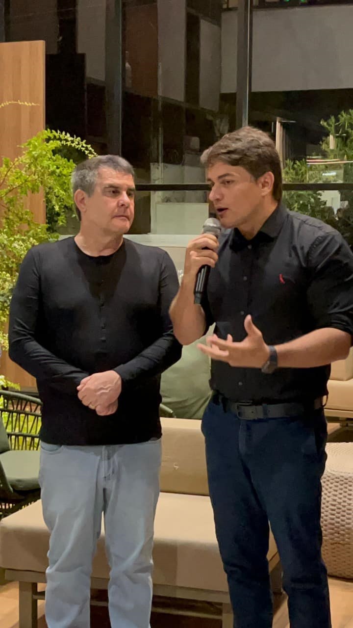Nesta quarta-feira (11), o prefeito de Araguari, Renato Carvalho, juntamente com o presidente da AMVAP e prefeito de Tupaciguara, Francisco Neto, recebeu o vice-governador de Minas Gerais, Paulo Brant em um encontro com diversas autoridades de toda região.