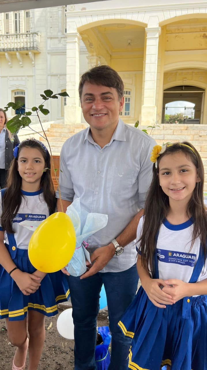 Fazendo parte dos 500 dias de governo, a atual gestão através das secretarias de Educação e Meio Ambiente, com apoio de outras secretarias, Polícia Militar, Polícia de Meio Ambiente, Polícia Rodoviária Estadual, Corpo de Bombeiros e Ministério Público Estadual, realizaram na manhã desta quinta-feira (12), o Projeto Araguari + Sustentável.