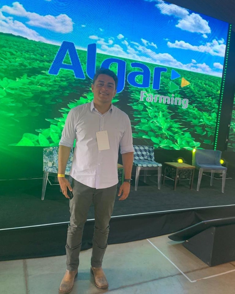 Bate-papo descontraído do prefeito de Araguari Renato Carvalho com o senhor Luiz Alberto Garcia, presidente de honra do Conselho de Administração da Algar durante abertura da Farming Show, nesta terça-feira (9), um dos maiores eventos do agronegócio da região. O presidente do Sindicato rural da cidade Malk Mauad Ydy também esteve presente.