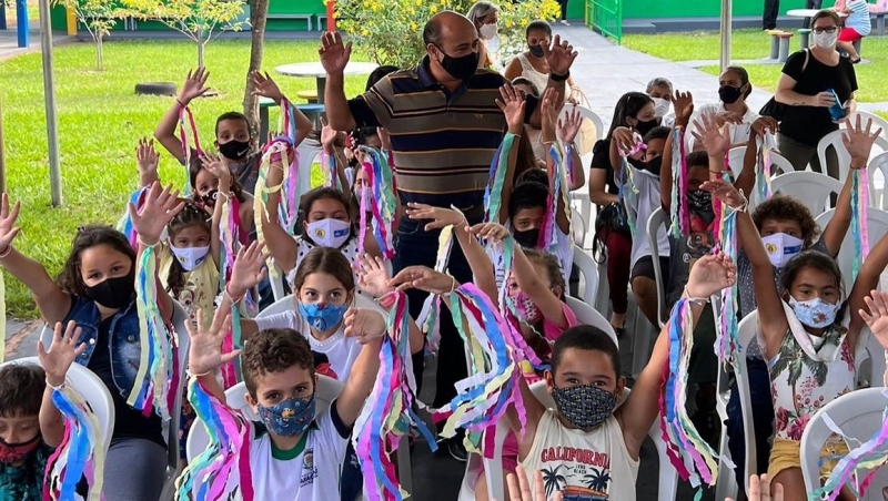 Sempre realizando ações em prol da educação de nossas crianças e adolescentes, a prefeitura de Araguari entregou nesta quarta-feira (9), a revitalização geral do CEM Ozório Vieira Carrijo, localizado na Zona Rural, no Barracão.
