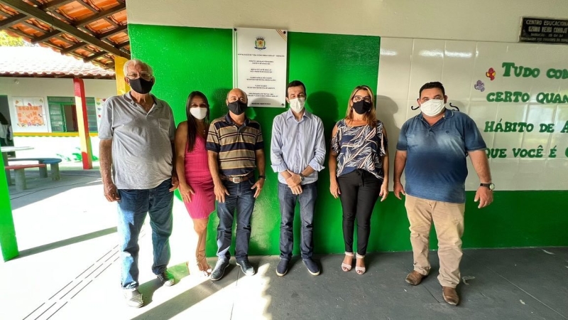 Sempre realizando ações em prol da educação de nossas crianças e adolescentes, a prefeitura de Araguari entregou nesta quarta-feira (9), a revitalização geral do CEM Ozório Vieira Carrijo, localizado na Zona Rural, no Barracão.