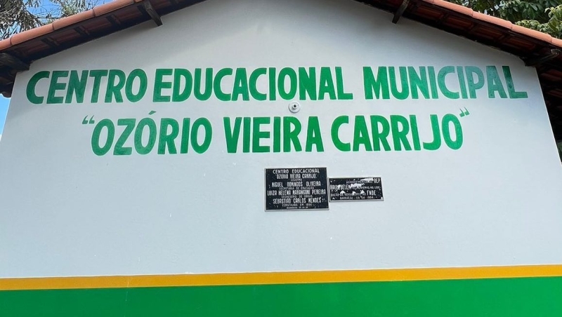 Sempre realizando ações em prol da educação de nossas crianças e adolescentes, a prefeitura de Araguari entregou nesta quarta-feira (9), a revitalização geral do CEM Ozório Vieira Carrijo, localizado na Zona Rural, no Barracão.