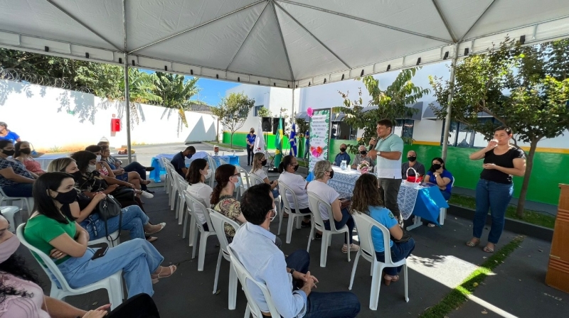 Foi com grande satisfação que o prefeito Renato Carvalho, juntamente com o secretário de Educação, Gilmar Chaves, inauguraram a Revitalização Geral do CMEI Padre Nilo I, que está sob a direção de Silene de Fátima Silva Gomes.