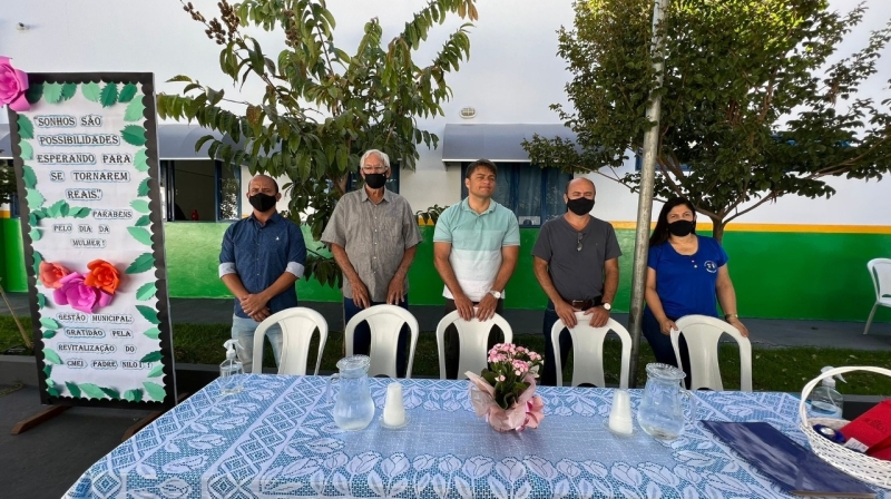 Foi com grande satisfação que o prefeito Renato Carvalho, juntamente com o secretário de Educação, Gilmar Chaves, inauguraram a Revitalização Geral do CMEI Padre Nilo I, que está sob a direção de Silene de Fátima Silva Gomes.
