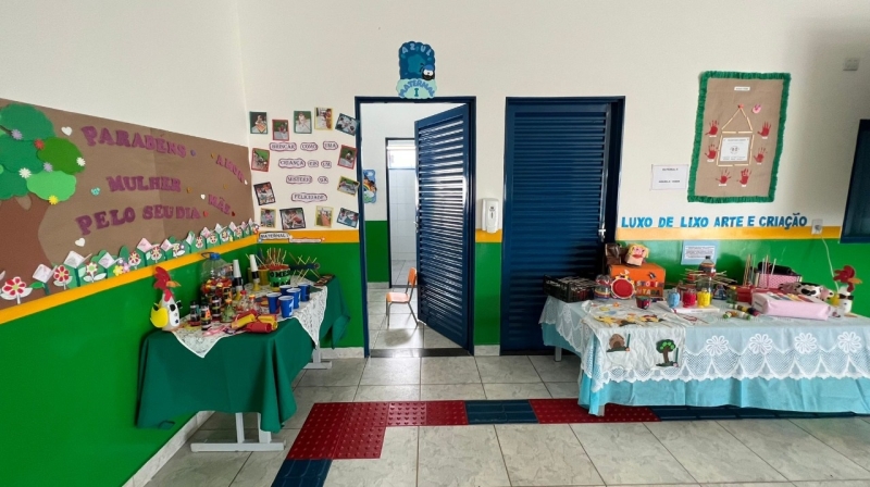 Foi com grande satisfação que o prefeito Renato Carvalho, juntamente com o secretário de Educação, Gilmar Chaves, inauguraram a Revitalização Geral do CMEI Padre Nilo I, que está sob a direção de Silene de Fátima Silva Gomes.