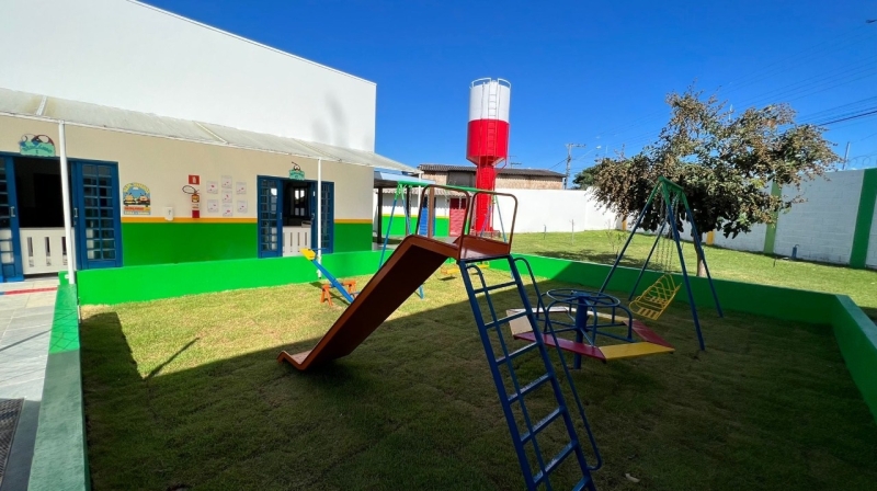 Foi com grande satisfação que o prefeito Renato Carvalho, juntamente com o secretário de Educação, Gilmar Chaves, inauguraram a Revitalização Geral do CMEI Padre Nilo I, que está sob a direção de Silene de Fátima Silva Gomes.