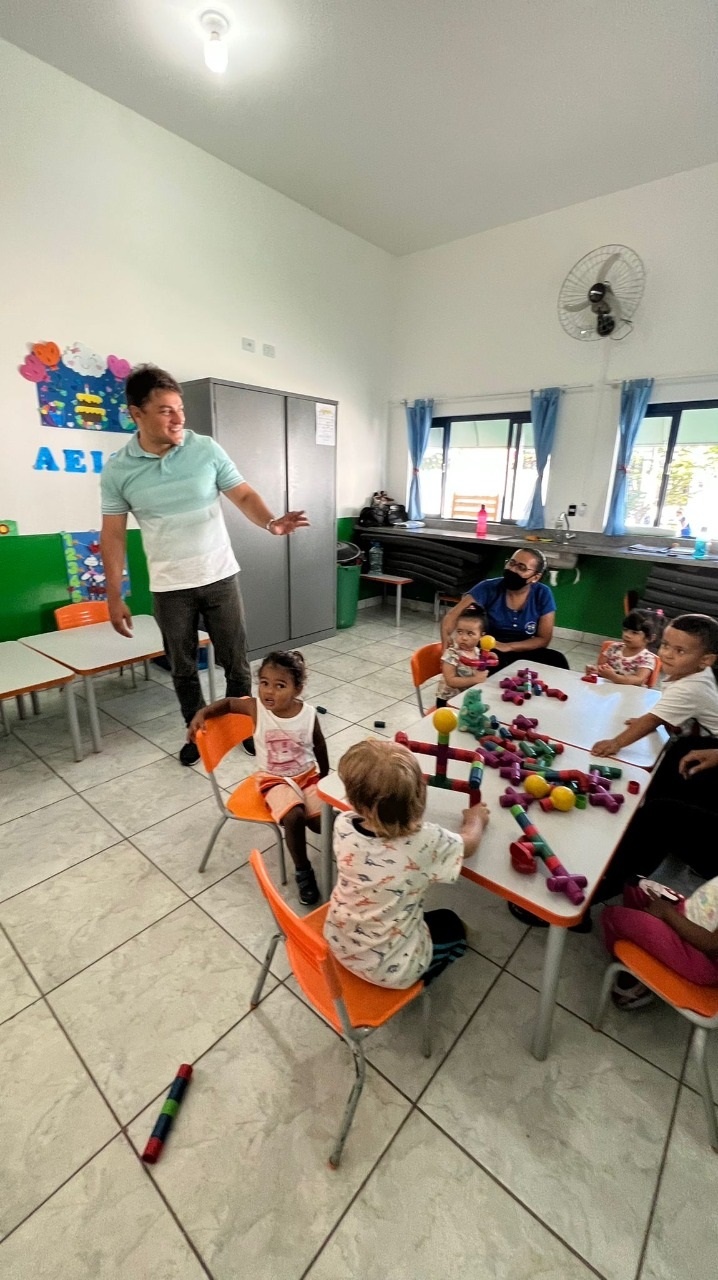 Foi com grande satisfação que o prefeito Renato Carvalho, juntamente com o secretário de Educação, Gilmar Chaves, inauguraram a Revitalização Geral do CMEI Padre Nilo I, que está sob a direção de Silene de Fátima Silva Gomes.