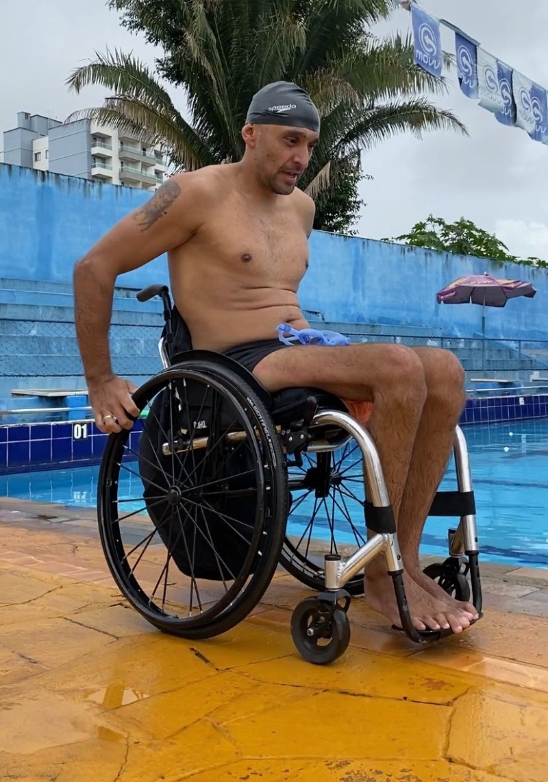 Com o objetivo de promover saúde, bem-estar e melhor condicionamento físico, a prefeitura de Araguari por meio da secretaria de Esportes, está oferecendo para pessoas com algum tipo de deficiência física, aulas de duas modalidades esportivas: natação e basquete em cadeira de rodas.