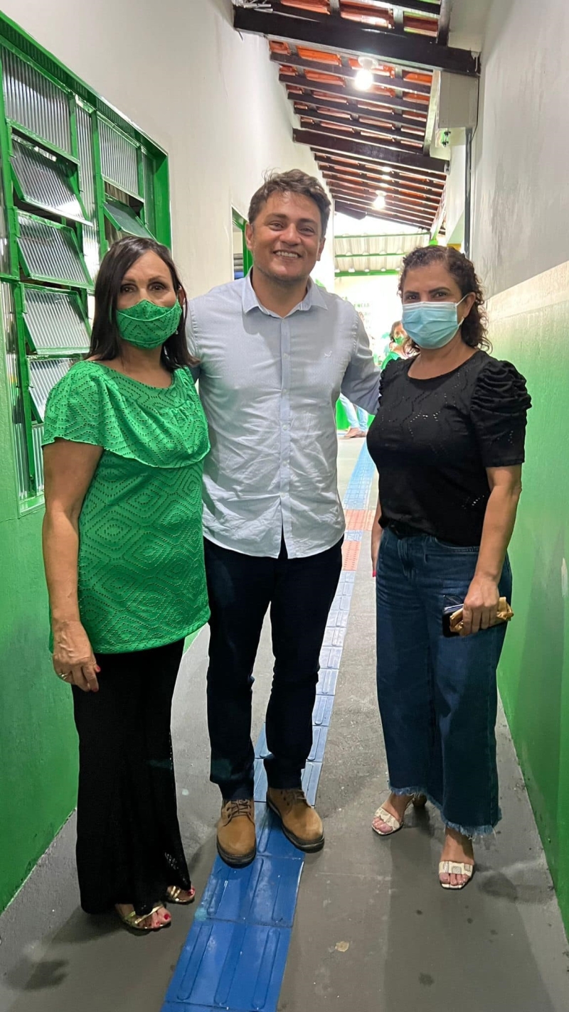 A prefeitura de Araguari, através da secretaria de Educação, realizou na tarde desta quarta-feira (16), uma solenidade para entrega das obras de revitalização Geral do Centro Educacional Municipal Ondina Moutinho Vieira.