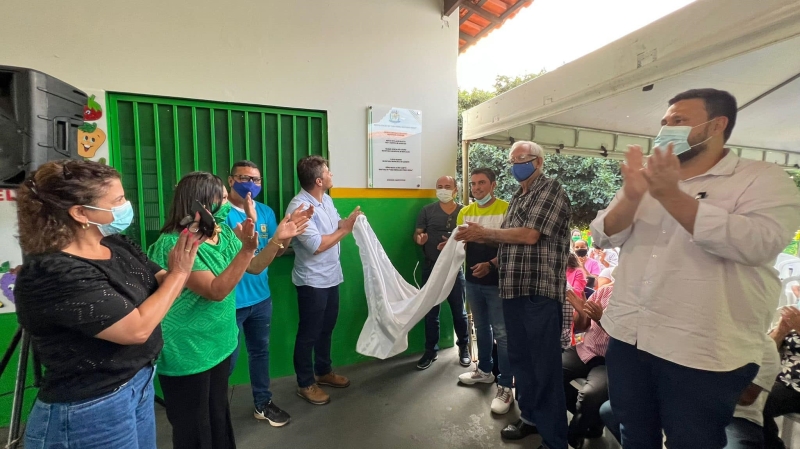 A prefeitura de Araguari, através da secretaria de Educação, realizou na tarde desta quarta-feira (16), uma solenidade para entrega das obras de revitalização Geral do Centro Educacional Municipal Ondina Moutinho Vieira.