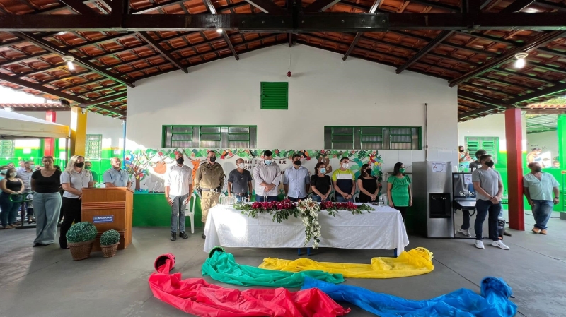 A prefeitura de Araguari, através da secretaria de Educação, realizou na tarde desta quarta-feira (16), uma solenidade para entrega das obras de revitalização Geral do Centro Educacional Municipal Ondina Moutinho Vieira.