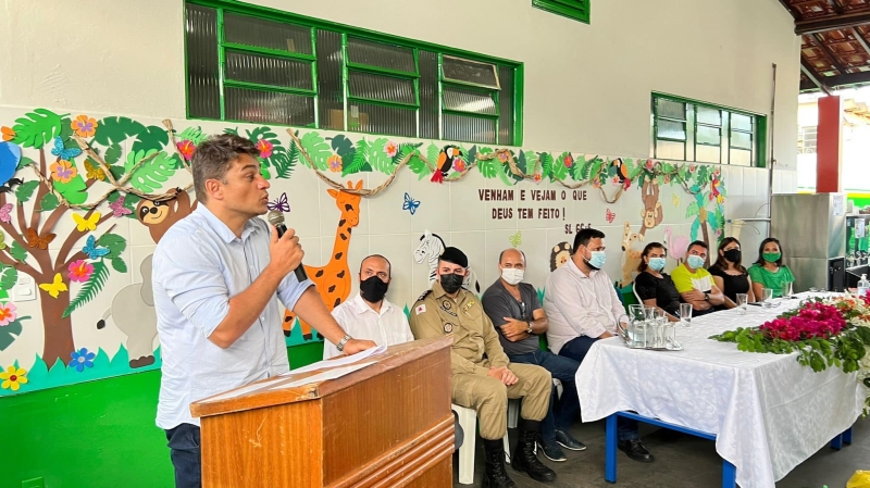 A prefeitura de Araguari, através da secretaria de Educação, realizou na tarde desta quarta-feira (16), uma solenidade para entrega das obras de revitalização Geral do Centro Educacional Municipal Ondina Moutinho Vieira.