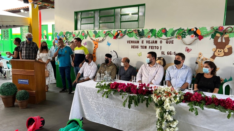 A prefeitura de Araguari, através da secretaria de Educação, realizou na tarde desta quarta-feira (16), uma solenidade para entrega das obras de revitalização Geral do Centro Educacional Municipal Ondina Moutinho Vieira.