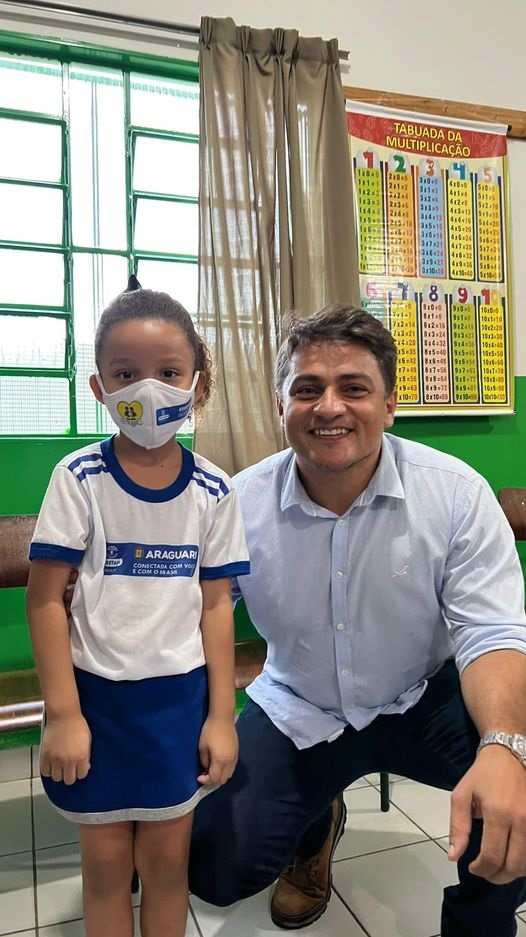 A prefeitura de Araguari, através da secretaria de Educação, realizou na tarde desta quarta-feira (16), uma solenidade para entrega das obras de revitalização Geral do Centro Educacional Municipal Ondina Moutinho Vieira.