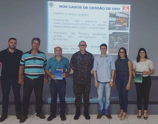 Uma das principais determinações da atual gestão é o investimento na capacitação dos servidores. E nesta semana, nos dias 8 e 9 de novembro, os secretários, Gilmar Chaves (Educação), Joaquim Fernandes (Serviços Urbanos e Distritais), Soraya Ribeiro de Moura (Saúde), Tenente Luciano (Administração) Adonil Mendes Fernandes (Subprocurador do Município e Ana Beatriz (Pregoeira), participaram de um Curso de Fiscal de Contrato, ministrado pelo Coronel do Exército Marcos Silva Castro.