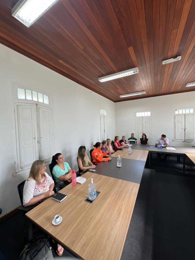 Prefeitura de Araguari firma termo para recondução do Comitê Municipal de Enfrentamento às Violências contra Crianças, Adolescentes e Mulheres