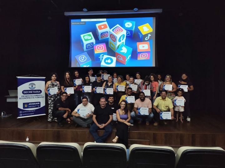 A prefeitura de Araguari, por meio da secretaria de Desenvolvimento e do SEBRAE, realizou nos dias 16 e 17 de novembro, na casa da Cultura, o curso de Gestão de Redes Sociais – Aprenda a Construir sua Presença Digital.