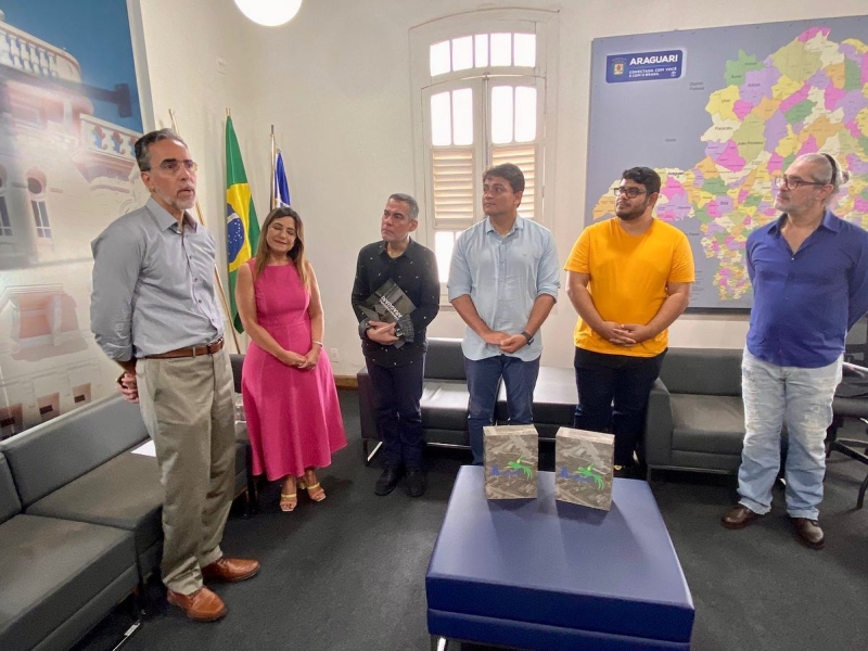Ator de Teatro Cláudio Botelho recebe Moção de Aplauso no Palácio dos Ferroviários