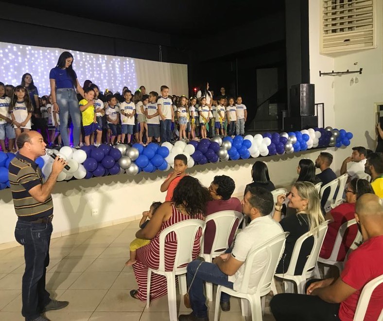 A Prefeitura de Araguari, através da secretaria de Educação, realizou na noite de segunda-feira (28), a solenidade de Formatura de oito turmas de Pré Escolar do CMEI Padre Nilo II, que está sob direção de Landijane Alves Ribeiro.