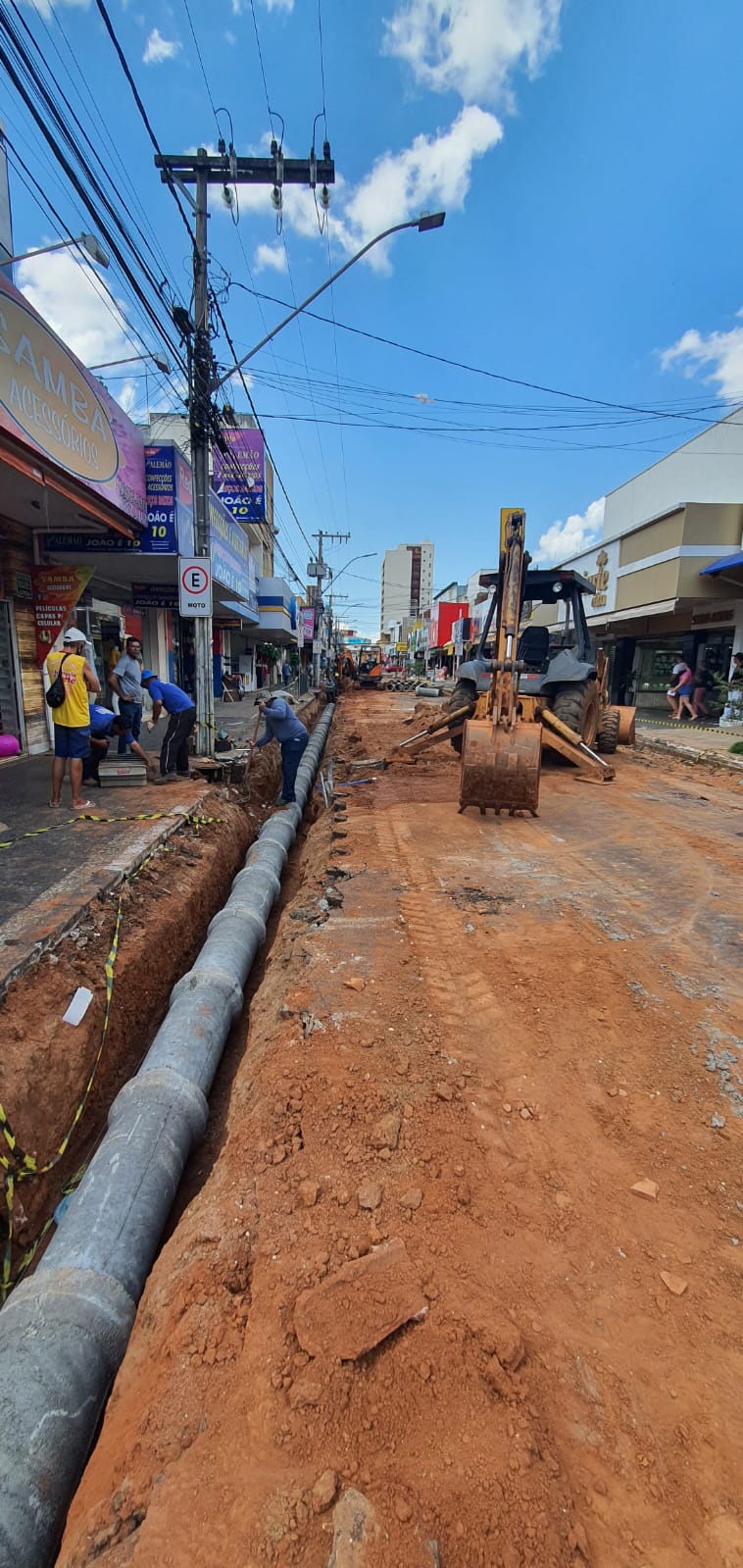 Obras de drenagem e concretagem já estão sendo implantadas no segundo e terceiro quarteirão da rua Rui Barbosa